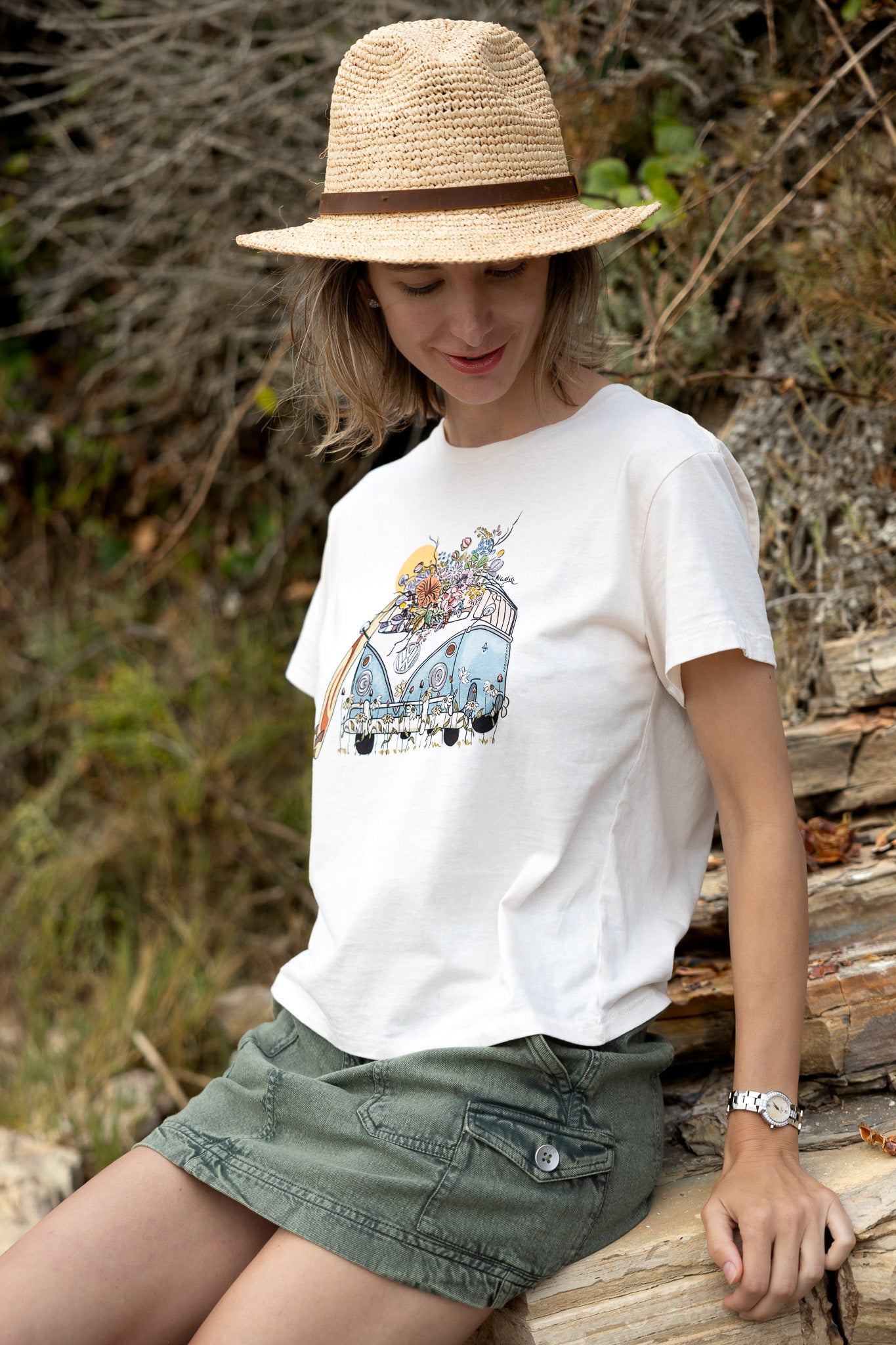 Surfer style graphic tee for women