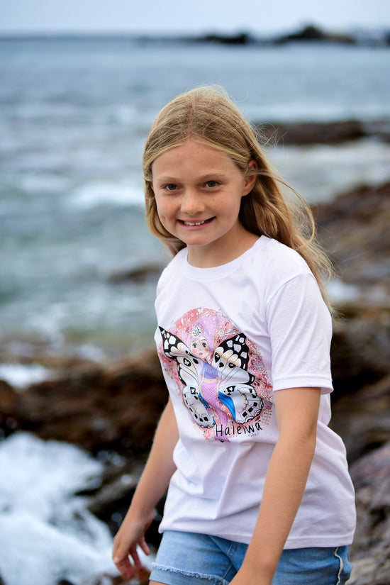 Haleiwa art created by female artist Nadia Watts. Wearable art by North Shore Girls